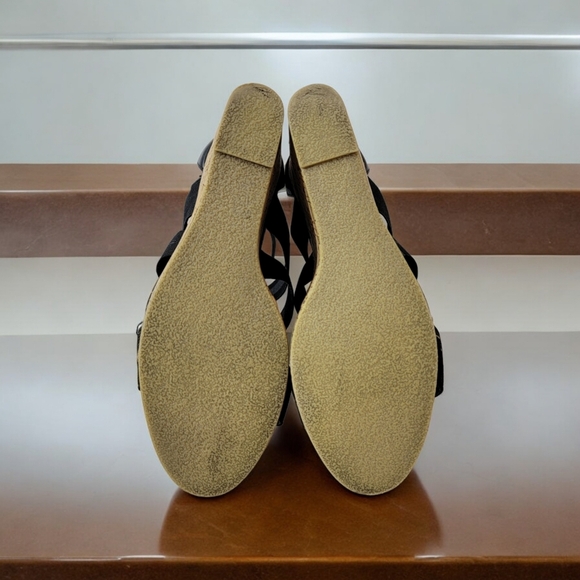 Steve Madden woman's size 9.5 5" platform heels with upper straps. Zip up backs. - Picture 2 of 6